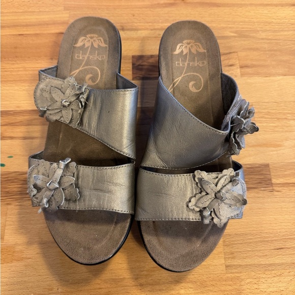 Dansko Donna Pewter Floral Sandals size 36 -6- - Picture 2 of 5